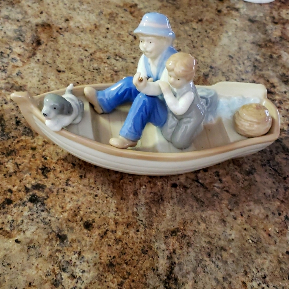 VINTAGE GLAZED CERAMIC MEICO INC. FIGURINE GRANDPA , BOY AND DOG FISHING